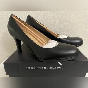 Naturalizer Michelle Classic High Heel Pump in Black Leather - Womens Size 12M